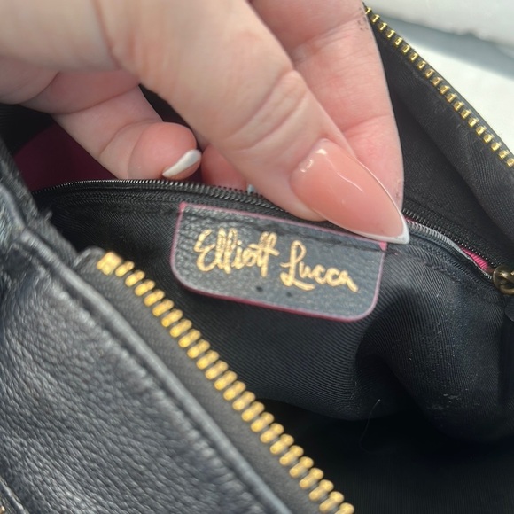 Elliott Lucca Black Leather Crossbody Bag Zipper. - Picture 9 of 12